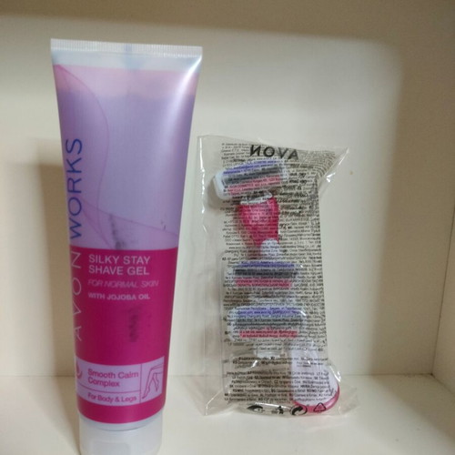 Women's shaving set with razor and shave gel new