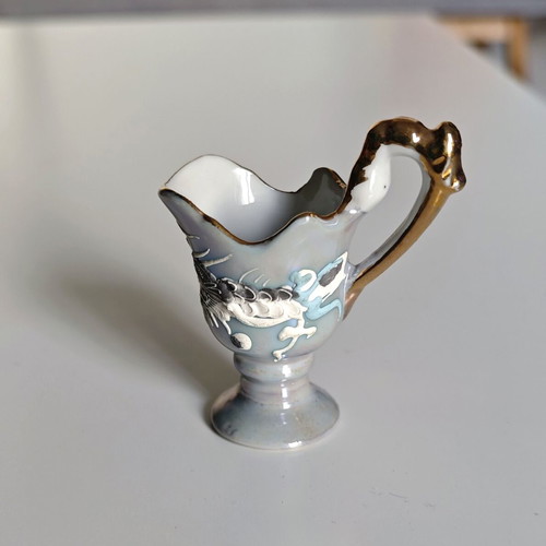 Vintage Japanese porcelain decorative vases like new