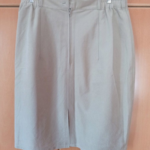 Women's knee-length suede skirt beige ecru like new
