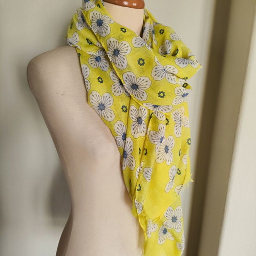 Scarf yellow with spring floral pattern like new, 180x90 cm