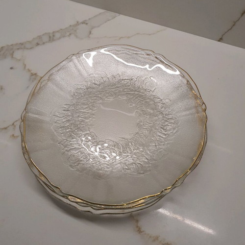 Transparent plates with embossed flowers and gold rim, like new, pack of 5