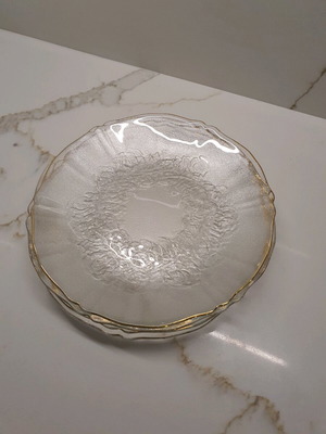 Transparent plates with embossed flowers and gold rim, like new, pack of 5