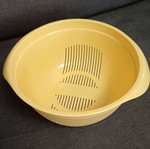 Tupperware colander new