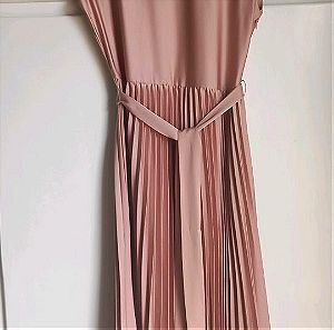 Αφόρετο κρεπ σατέν πλισέ φόρεμα σε ροζ παλ χρώμα
