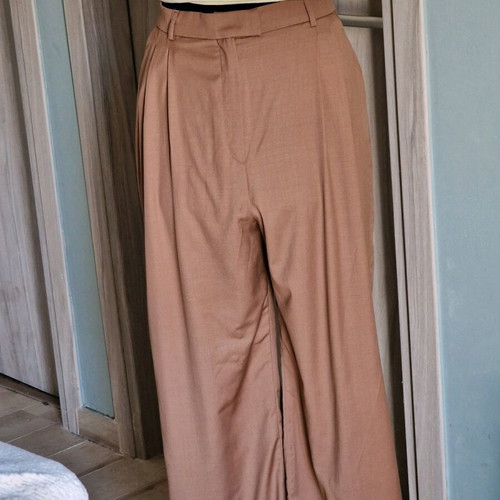 High-waisted pleated pants new, 100% wool, brown