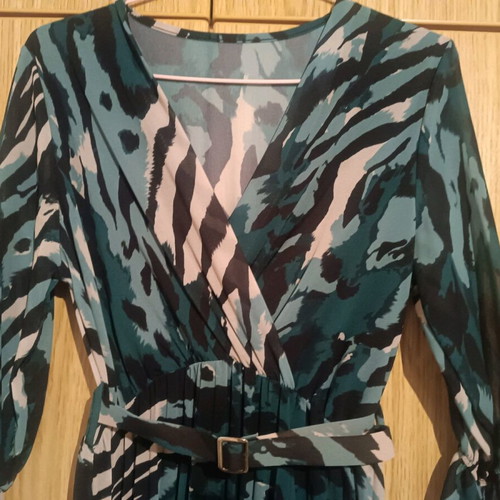 IFOS women's dress with 3/4 sleeve, pleated skirt and belt like new, black and green