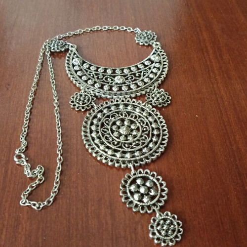 Necklace with hanging designs like new