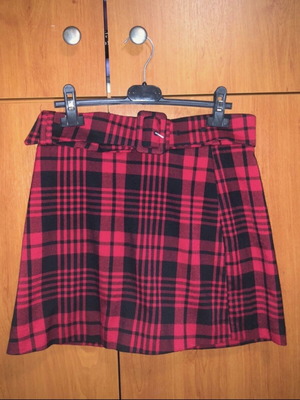 Stradivarius skirt like new, size S, black and red