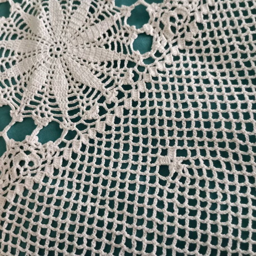 Handmade crochet round tablecloth 1.5 meter like new