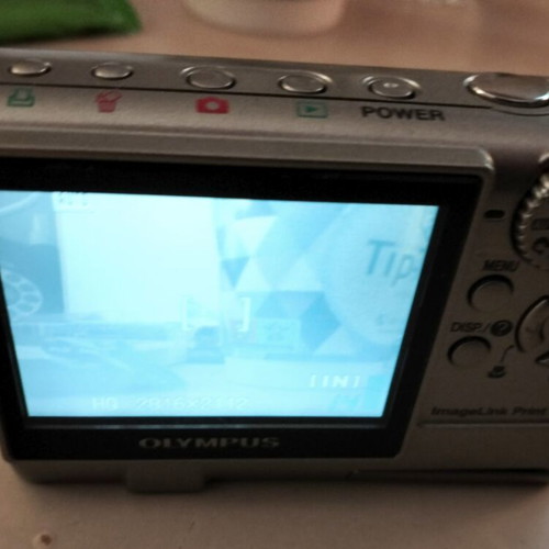 Olympus FE-140 vintage digicam 6.0 Megapixel used with case