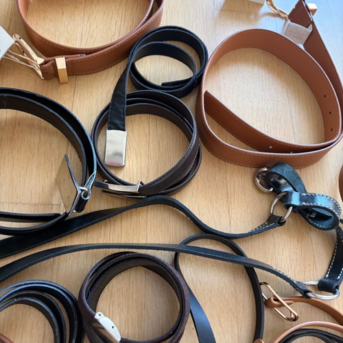Belt pack with 16 pieces like new, leather and casual styles