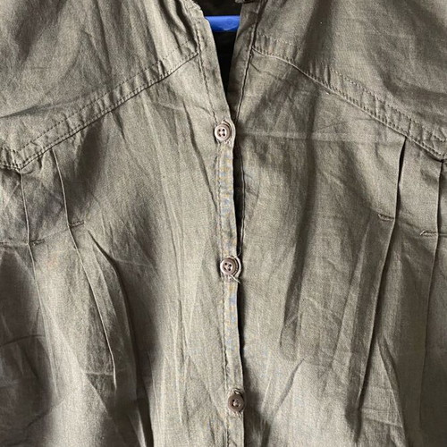 Levi’s women’s shirt M khaki thin fabric like new