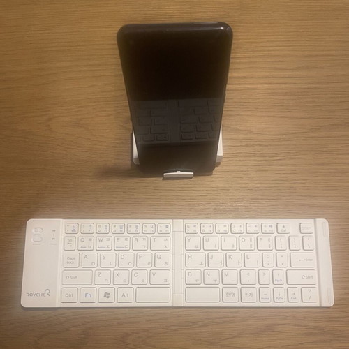 Royche Bluetooth Keyboard Portable Foldable New