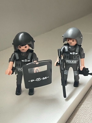 Playmobil Counterterrorism Figures like new, 2 pieces with accessories