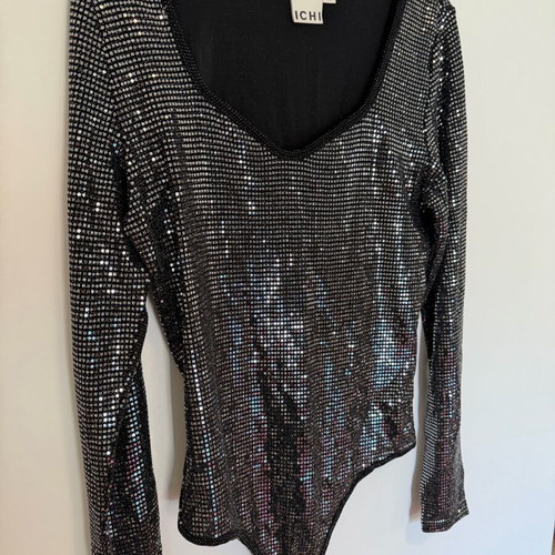 Ichi metallic effect bodysuit new, size medium