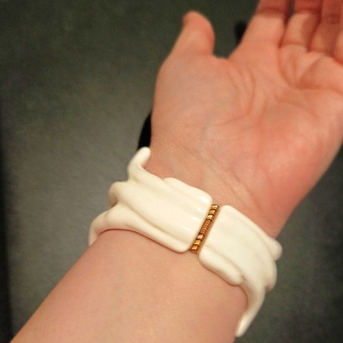Statement cuff bracelet "Coral" in white resin, Angela Caputi style
