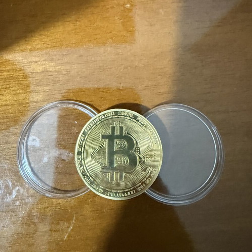 Bitcoin Collectible Coin new, gold plated with protective case