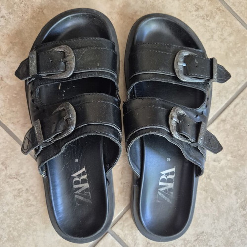 Zara leather summer slippers like new, black with silver details