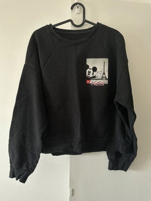 Disney Hoodie size Medium like new, black