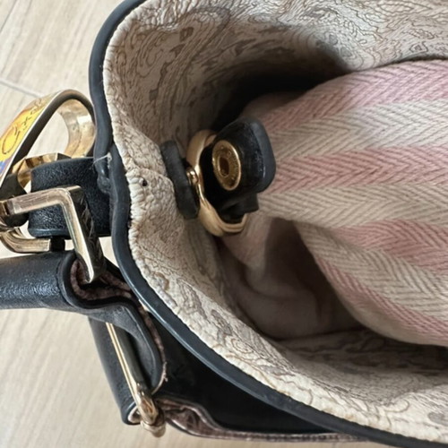 Axel bag like new, crossbody, black and pink