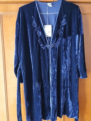 Vintage robe and nightgown set blue velvet size Medium new