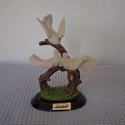Castello decoration with three white doves on wooden base used