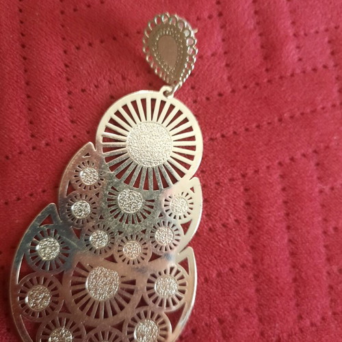 Long earrings like new, chin length