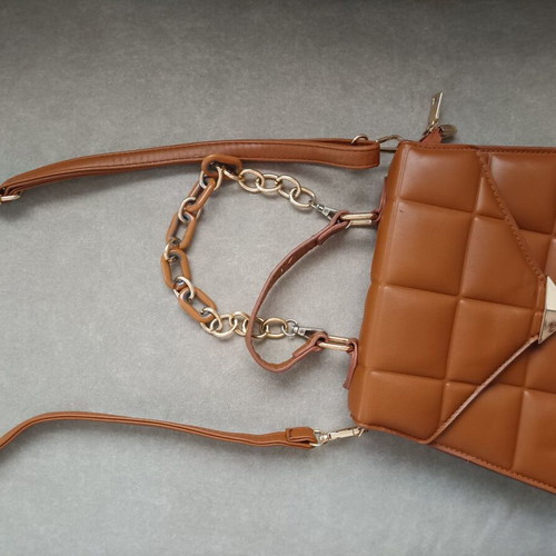 Women's shoulder bag with clip used, tan color