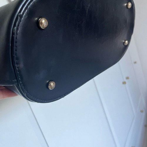 Black leather shoulder bag Michael Kors used with inner leather pouch