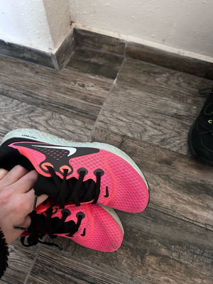 Nike athletic shoes used, size 38.5, pink