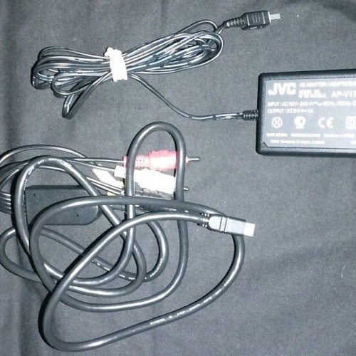 JVC GR-D248E Video Camera like new with accessories