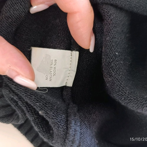 Black women's wool turtleneck sweater like new, sizes S and M