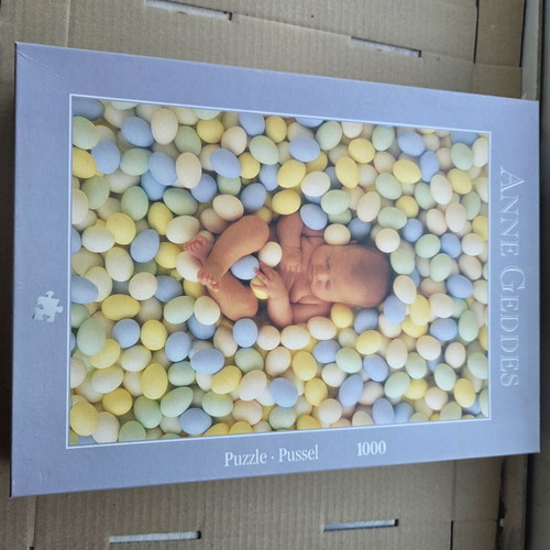 Puzzle 1000-piece by Anne Geddes used
