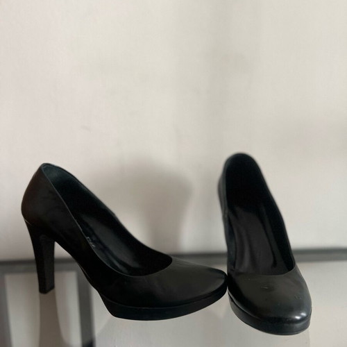 Black leather heels used, size 37