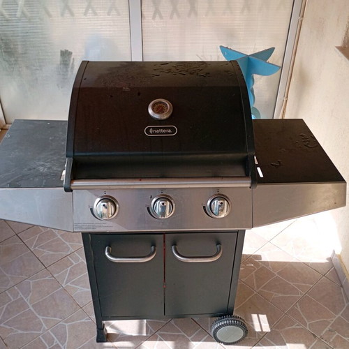 Bbq Nattera gas grill 3 burners used with side shelves
