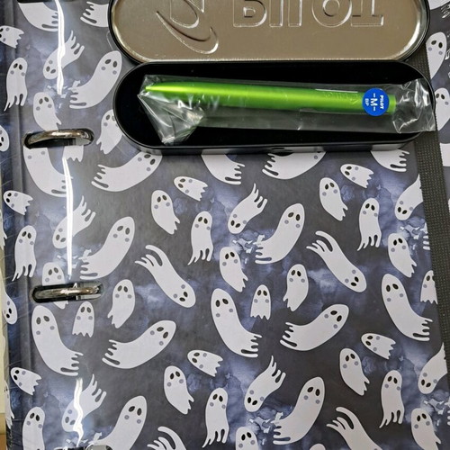 Pilot pen set with metal case and Miquelrius binder with 100-sheet pad new