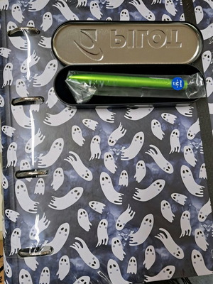 Σετ στυλό Pilot με μεταλλική θήκη και ντοσιέ Miquelrius καινούργιο