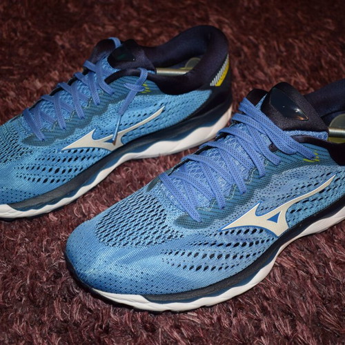 Mizuno Wave Sky 3 running shoes size 45 like new blue and white