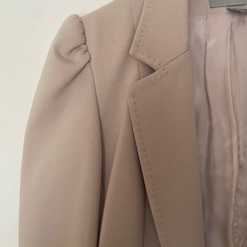 H&M jacket used in soft pink rose color