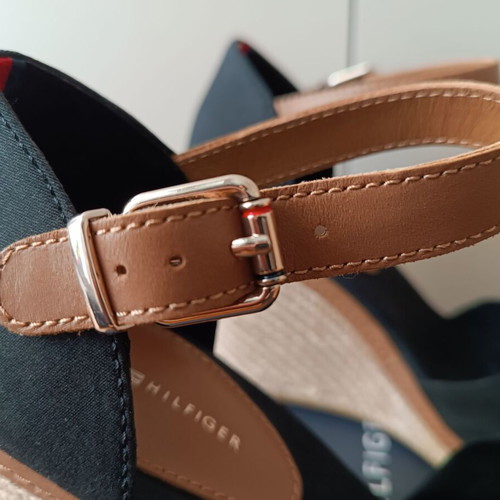 Tommy Hilfiger platform sandals like new, black, size 39