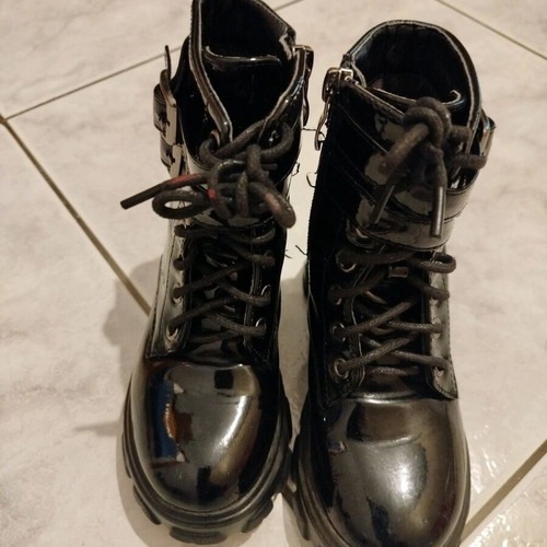 Children's boots patent leather size 26 like new, black