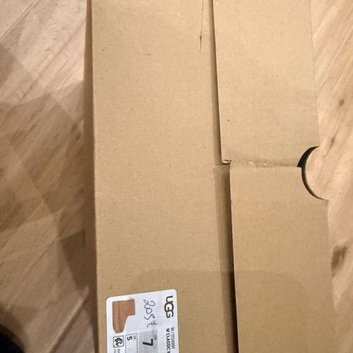 Ugg boots new, size 38, beige