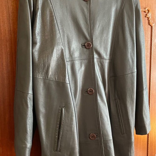 Leather coat size L with lining like new