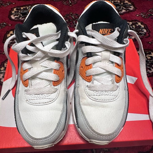 Nike sneakers with laces like new, size 29.5