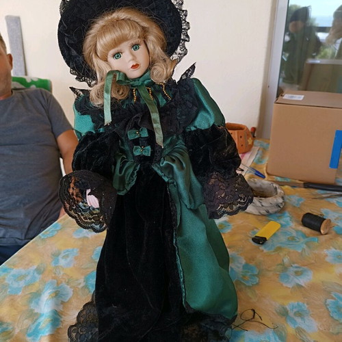 Porcelain doll like new, height 0.46 meters