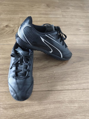 Puma ποδοσφαιρικά παπούτσια νούμερο 31 σαν καινούργιο, μαύρα, χωρίς τάπες