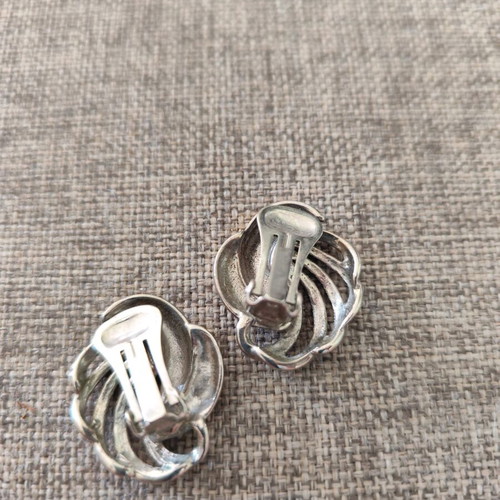 Clip-on earrings like new