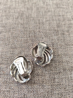 Clip-on earrings like new