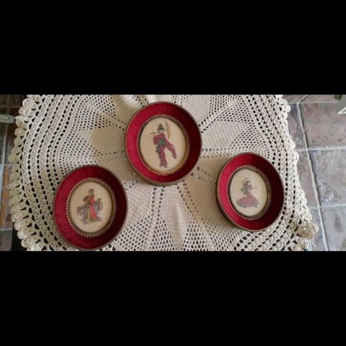 Frames like new, set of 3 with embroidery