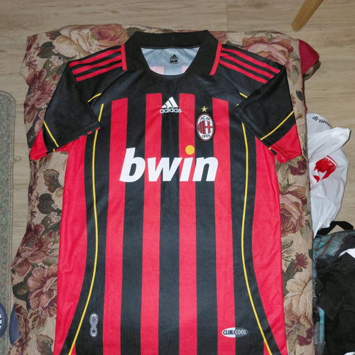 AC Milan Kaka 22 jersey like new, size M